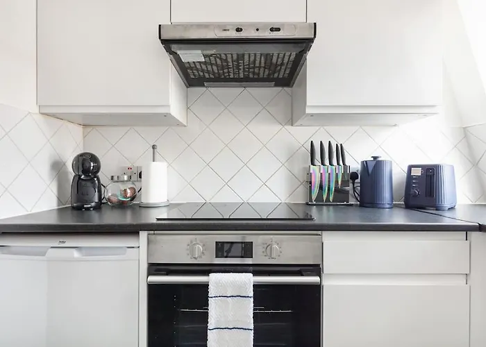 Bright N\' Charming Air Conditioned Two Bed In Heart Of London